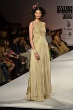 Model walk the ramp for Paras and Shalini Show at Wills Lifestyle India Fashion Week 2012 day 1 on 6th Oct 2012 (17).JPG