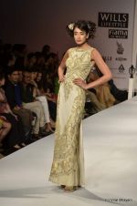 Model walk the ramp for Paras and Shalini Show at Wills Lifestyle India Fashion Week 2012 day 1 on 6th Oct 2012 (22).JPG