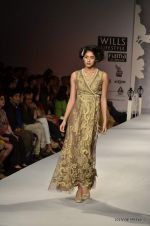 Model walk the ramp for Paras and Shalini Show at Wills Lifestyle India Fashion Week 2012 day 1 on 6th Oct 2012 (23).JPG