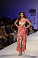 Model walk the ramp for Surily Goel Show at Wills Lifestyle India Fashion Week 2012 day 1 on 6th Oct 2012 (10).JPG
