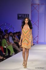 Model walk the ramp for Surily Goel Show at Wills Lifestyle India Fashion Week 2012 day 1 on 6th Oct 2012 (11).JPG