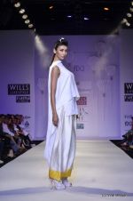Model walk the ramp for Wendell Rodericks Show at Wills Lifestyle India Fashion Week 2012 day 1 on 6th Oct 2012 (43).JPG