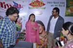 Rani Mukherjee, Anurag Kashyap promotes Aiyyaa at Wagh Bakri in Parle East, Mumbai on 5th Oct 2012 (14).JPG