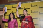 Vidya Balan unveils Unhooked book in Landmark, Mumbai on 5th Oct 2012 (86).JPG