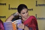 Vidya Balan unveils Unhooked book in Landmark, Mumbai on 5th Oct 2012 (89).JPG