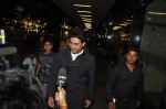 Abhishek Bachchan returns to Mumbai, Big B and Ash come to receive on 6th Oct 2012 (15).JPG