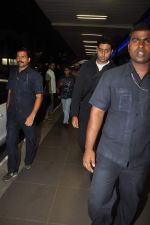 Abhishek Bachchan returns to Mumbai, Big B and Ash come to receive on 6th Oct 2012 (18).JPG