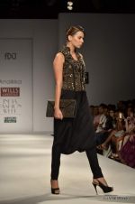 Model walk the ramp for Anaikka Show at Wills Lifestyle India Fashion Week 2012 day 2 on 7th Oct 2012 (113).JPG