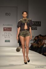 Model walk the ramp for Anaikka Show at Wills Lifestyle India Fashion Week 2012 day 2 on 7th Oct 2012 (114).JPG