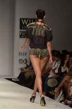 Model walk the ramp for Anaikka Show at Wills Lifestyle India Fashion Week 2012 day 2 on 7th Oct 2012 (120).JPG