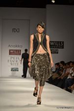 Model walk the ramp for Anaikka Show at Wills Lifestyle India Fashion Week 2012 day 2 on 7th Oct 2012 (124).JPG