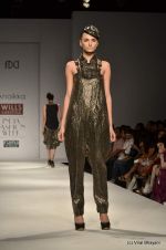 Model walk the ramp for Anaikka Show at Wills Lifestyle India Fashion Week 2012 day 2 on 7th Oct 2012 (131).JPG