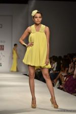 Model walk the ramp for Anaikka Show at Wills Lifestyle India Fashion Week 2012 day 2 on 7th Oct 2012 (22).JPG