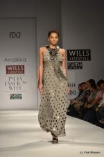 Model walk the ramp for Anaikka Show at Wills Lifestyle India Fashion Week 2012 day 2 on 7th Oct 2012 (50).JPG