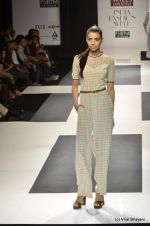 Model walk the ramp for Dev R Nil Show at Wills Lifestyle India Fashion Week 2012 day 2 on 7th Oct 2012 (11).JPG