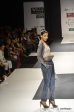Model walk the ramp for Dev R Nil Show at Wills Lifestyle India Fashion Week 2012 day 2 on 7th Oct 2012 (31).JPG