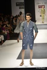 Model walk the ramp for Dev R Nil Show at Wills Lifestyle India Fashion Week 2012 day 2 on 7th Oct 2012 (32).JPG