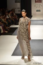 Model walk the ramp for Dev R Nil Show at Wills Lifestyle India Fashion Week 2012 day 2 on 7th Oct 2012 (4).JPG