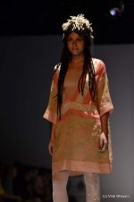 Model walk the ramp for Kavita Bhartia Show at Wills Lifestyle India Fashion Week 2012 day 2 on 7th Oct 2012 (3).JPG