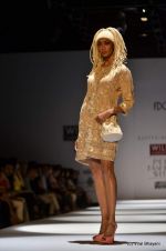 Model walk the ramp for Kavita Bhartia Show at Wills Lifestyle India Fashion Week 2012 day 2 on 7th Oct 2012 (36).JPG