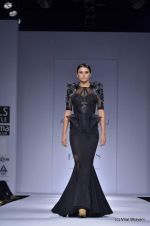 Model walk the ramp for Alpana and Neeraj Show at Wills Lifestyle India Fashion Week 2012 day 3 on 8th Oct 2012 (110).JPG