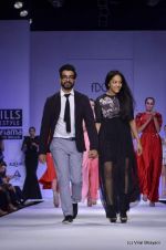 Model walk the ramp for Alpana and Neeraj Show at Wills Lifestyle India Fashion Week 2012 day 3 on 8th Oct 2012 (126).JPG