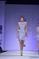 Model walk the ramp for Alpana and Neeraj Show at Wills Lifestyle India Fashion Week 2012 day 3 on 8th Oct 2012 (28).JPG