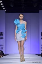 Model walk the ramp for Alpana and Neeraj Show at Wills Lifestyle India Fashion Week 2012 day 3 on 8th Oct 2012 (34).JPG