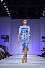 Model walk the ramp for Alpana and Neeraj Show at Wills Lifestyle India Fashion Week 2012 day 3 on 8th Oct 2012 (38).JPG