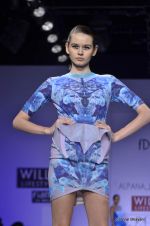 Model walk the ramp for Alpana and Neeraj Show at Wills Lifestyle India Fashion Week 2012 day 3 on 8th Oct 2012 (42).JPG