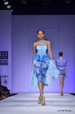Model walk the ramp for Alpana and Neeraj Show at Wills Lifestyle India Fashion Week 2012 day 3 on 8th Oct 2012 (44).JPG