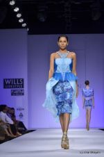 Model walk the ramp for Alpana and Neeraj Show at Wills Lifestyle India Fashion Week 2012 day 3 on 8th Oct 2012 (45).JPG