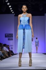 Model walk the ramp for Alpana and Neeraj Show at Wills Lifestyle India Fashion Week 2012 day 3 on 8th Oct 2012 (47).JPG