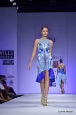 Model walk the ramp for Alpana and Neeraj Show at Wills Lifestyle India Fashion Week 2012 day 3 on 8th Oct 2012 (49).JPG