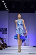 Model walk the ramp for Alpana and Neeraj Show at Wills Lifestyle India Fashion Week 2012 day 3 on 8th Oct 2012 (50).JPG