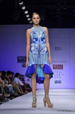 Model walk the ramp for Alpana and Neeraj Show at Wills Lifestyle India Fashion Week 2012 day 3 on 8th Oct 2012 (51).JPG