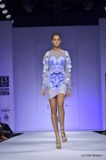Model walk the ramp for Alpana and Neeraj Show at Wills Lifestyle India Fashion Week 2012 day 3 on 8th Oct 2012 (53).JPG