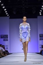 Model walk the ramp for Alpana and Neeraj Show at Wills Lifestyle India Fashion Week 2012 day 3 on 8th Oct 2012 (54).JPG