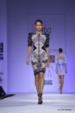 Model walk the ramp for Alpana and Neeraj Show at Wills Lifestyle India Fashion Week 2012 day 3 on 8th Oct 2012 (59).JPG