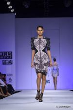 Model walk the ramp for Alpana and Neeraj Show at Wills Lifestyle India Fashion Week 2012 day 3 on 8th Oct 2012 (60).JPG