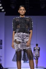 Model walk the ramp for Alpana and Neeraj Show at Wills Lifestyle India Fashion Week 2012 day 3 on 8th Oct 2012 (65).JPG