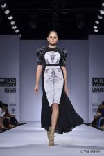 Model walk the ramp for Alpana and Neeraj Show at Wills Lifestyle India Fashion Week 2012 day 3 on 8th Oct 2012 (70).JPG