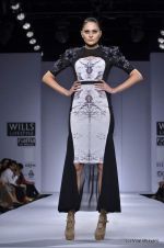 Model walk the ramp for Alpana and Neeraj Show at Wills Lifestyle India Fashion Week 2012 day 3 on 8th Oct 2012 (71).JPG