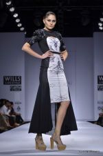 Model walk the ramp for Alpana and Neeraj Show at Wills Lifestyle India Fashion Week 2012 day 3 on 8th Oct 2012 (72).JPG