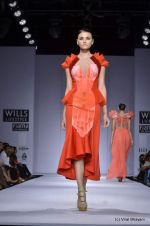 Model walk the ramp for Alpana and Neeraj Show at Wills Lifestyle India Fashion Week 2012 day 3 on 8th Oct 2012 (92).JPG