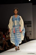 Model walk the ramp for Anupama Dayal Show at Wills Lifestyle India Fashion Week 2012 day 3 on 8th Oct 2012 (10).JPG