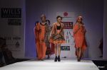 Model walk the ramp for Anupama Dayal Show at Wills Lifestyle India Fashion Week 2012 day 3 on 8th Oct 2012 (101).JPG