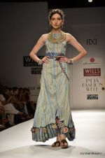 Model walk the ramp for Anupama Dayal Show at Wills Lifestyle India Fashion Week 2012 day 3 on 8th Oct 2012 (19).JPG