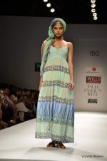 Model walk the ramp for Anupama Dayal Show at Wills Lifestyle India Fashion Week 2012 day 3 on 8th Oct 2012 (24).JPG