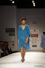 Model walk the ramp for Anupama Dayal Show at Wills Lifestyle India Fashion Week 2012 day 3 on 8th Oct 2012 (31).JPG